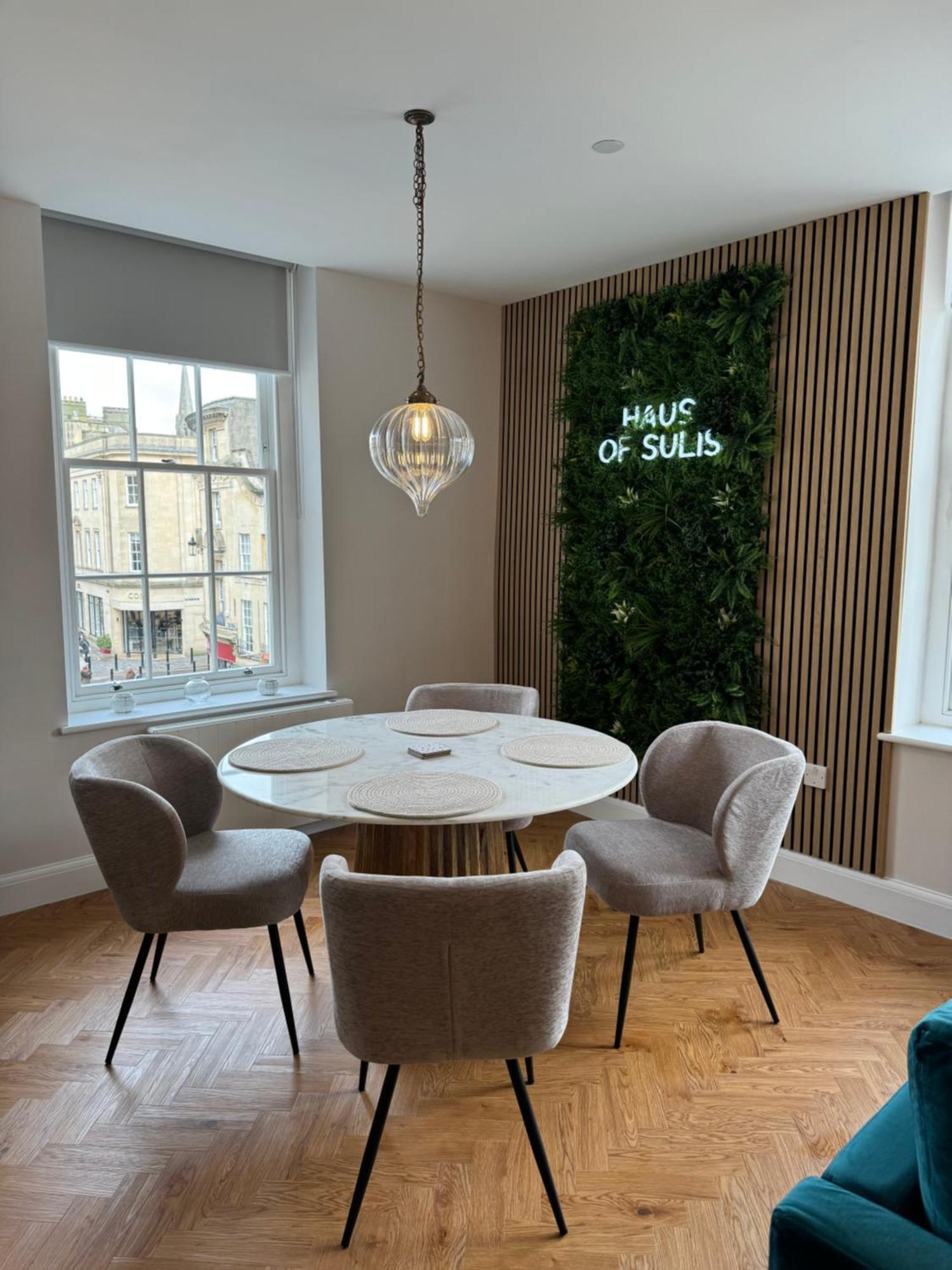 Haus Of Sulis, City Centre Apartment With Lift Access Bath Ngoại thất bức ảnh