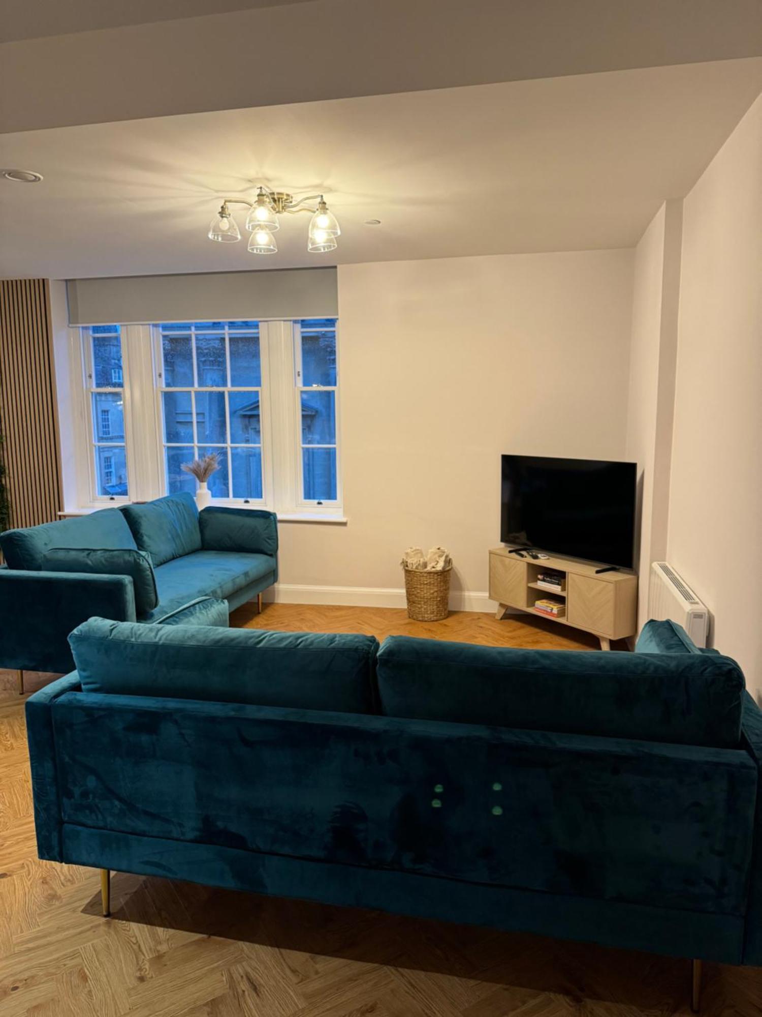 Haus Of Sulis, City Centre Apartment With Lift Access Bath Ngoại thất bức ảnh
