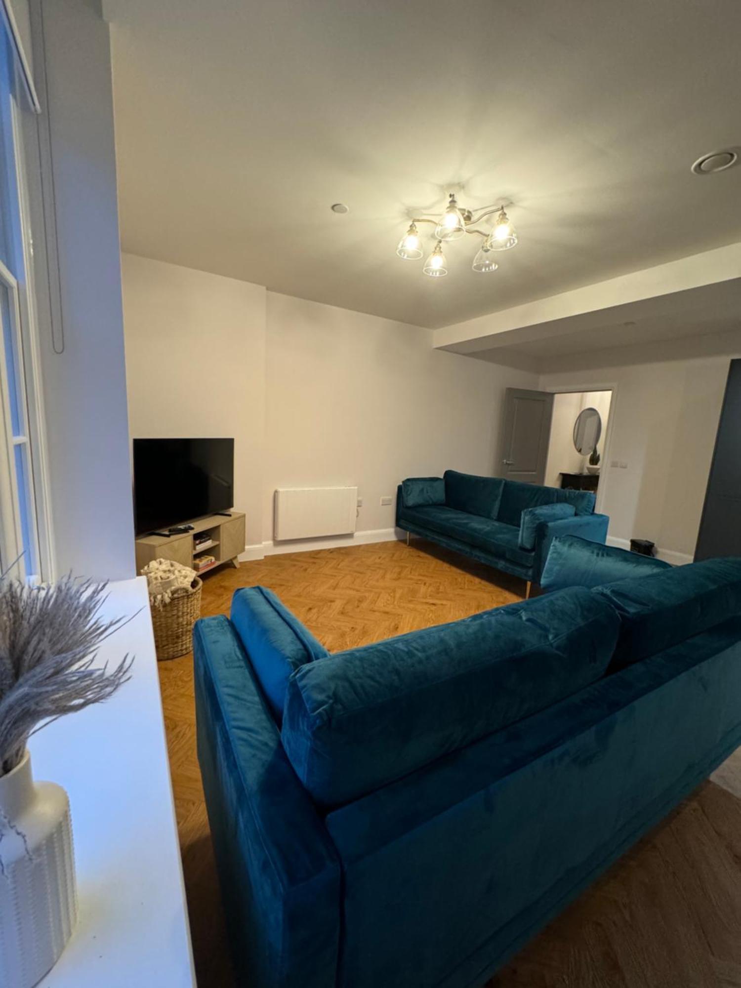 Haus Of Sulis, City Centre Apartment With Lift Access Bath Ngoại thất bức ảnh