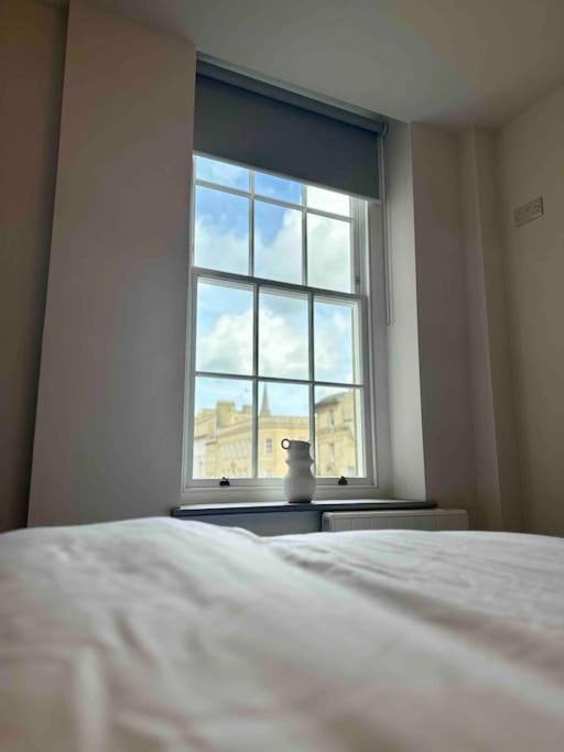 Haus Of Sulis, City Centre Apartment With Lift Access Bath Ngoại thất bức ảnh